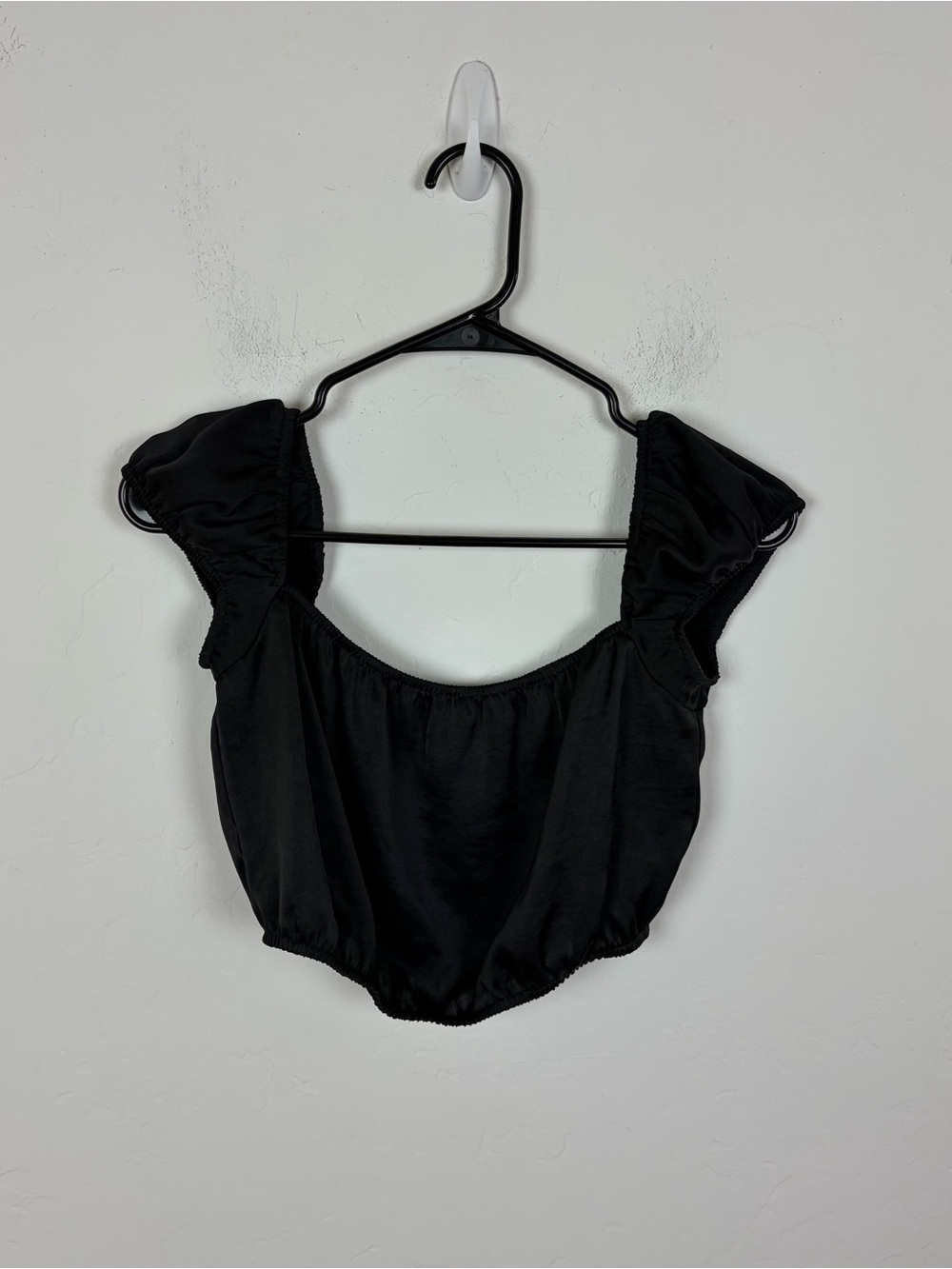 Aritzia Wilfred Cap Sleeve Crop Top in Black